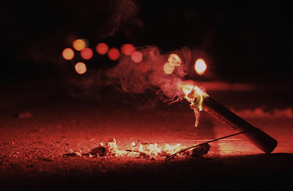 You are currently viewing How To Use Road Flares Safely
