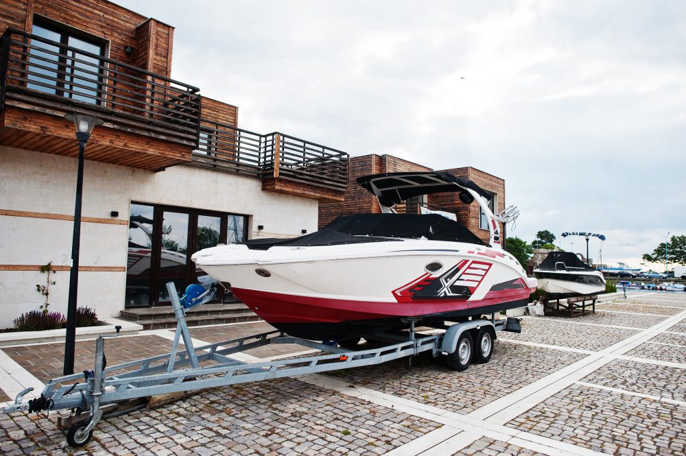 Read more about the article Why Flatbed Tow Trucks are the Best Option for Towing Your Boat
