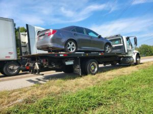 Read more about the article Flatbed vs. Wrecker vs. Wheel Lift: Which Towing Service Do You Need?